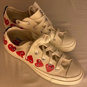Comme des Garçons PLAY xConverse x Converse Unisex Multi Heart Low-Top Sneakers
